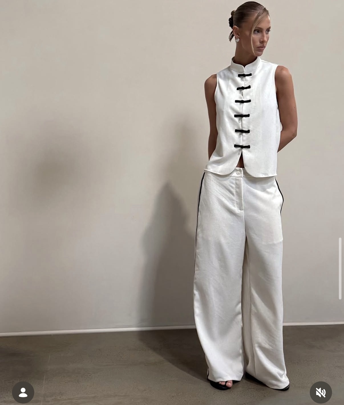 Contrast floor-to-wall set in Studio No.6.